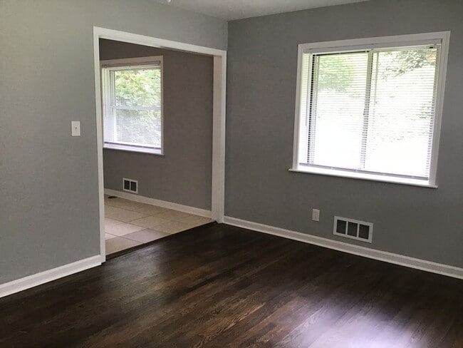 Photo - 1907 Lyle Ave