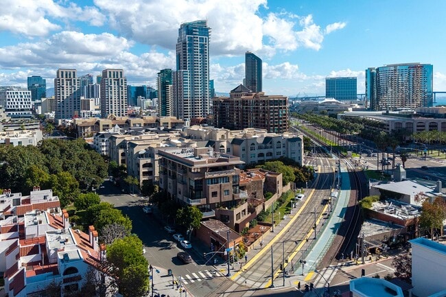 Building Photo - Sophisticated Urban Living in the Heart of San Diego’s Marina District Unit #321