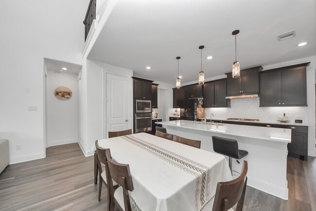 Building Photo - 10018 Knollwood Ln