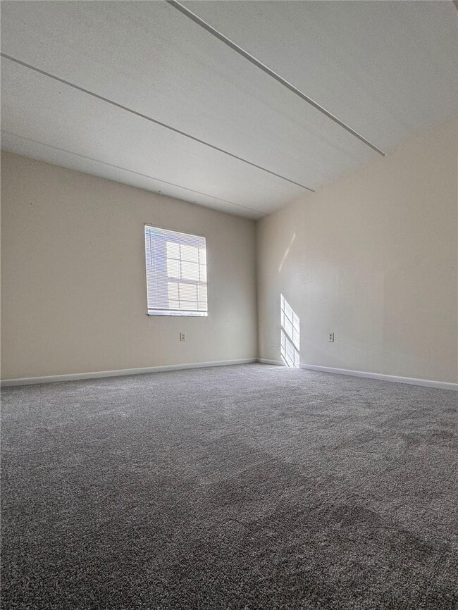 Building Photo - Charming 2 Bedroom 1 bath unit at Habana Park!