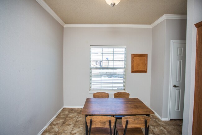 Photo - 2108 Main St