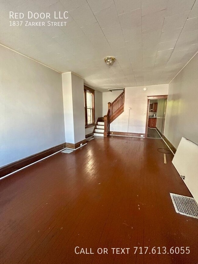 Photo - 1837 Zarker St