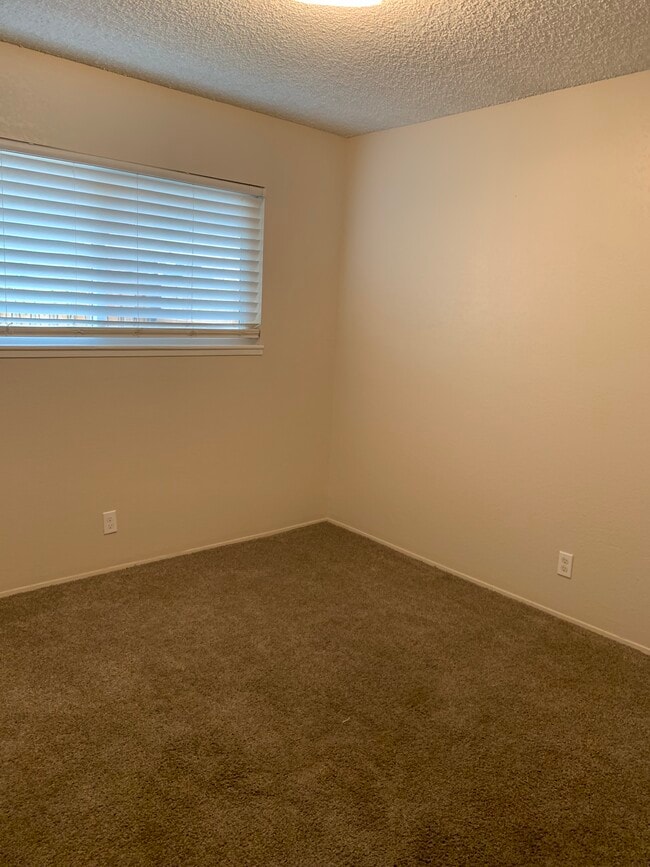 Bedroom - 636 Commercial Ave Unit A
