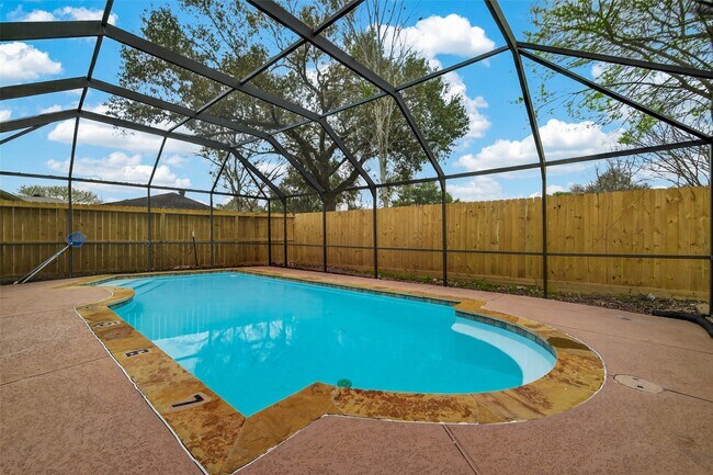 Photo - 2130 Round Lake Dr