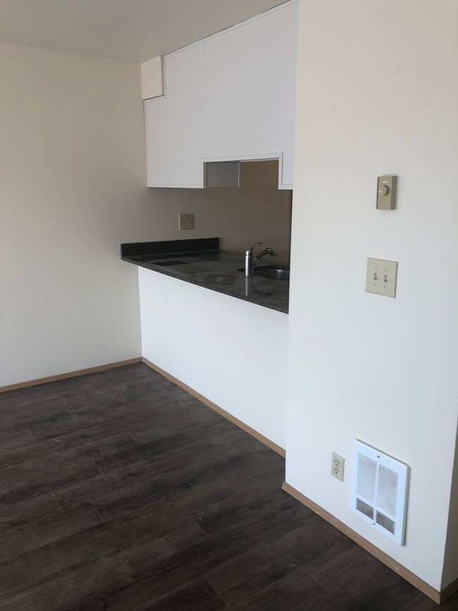 Photo - Magnolia Court