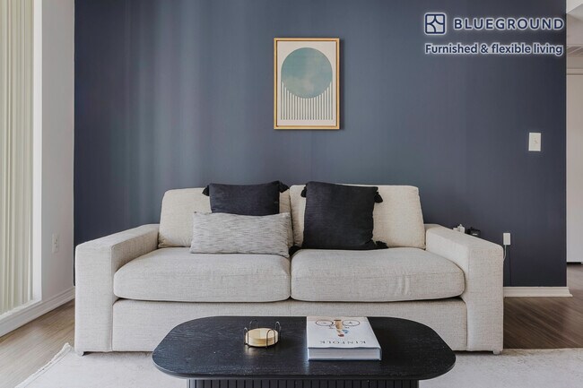 Photo - 850 N Randolph St Unidad FL13-ID944