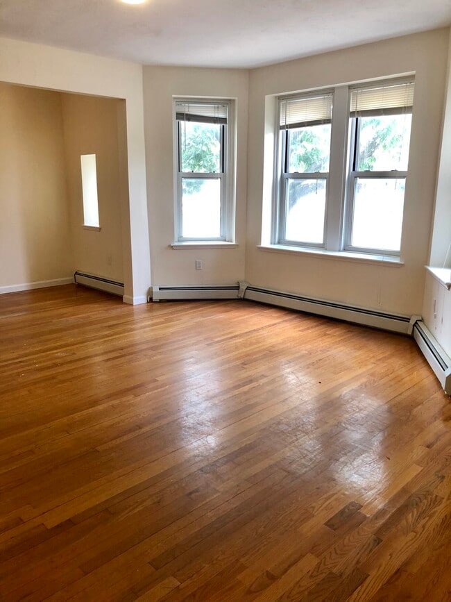 Building Photo - 1407 Beacon St Unit 1 Rental