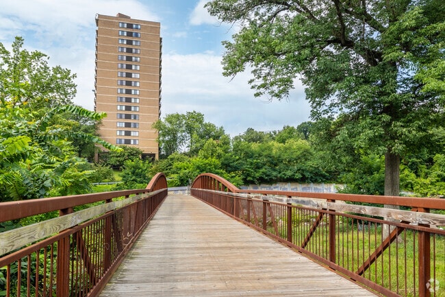 Holmes Run Parkway Walking Path