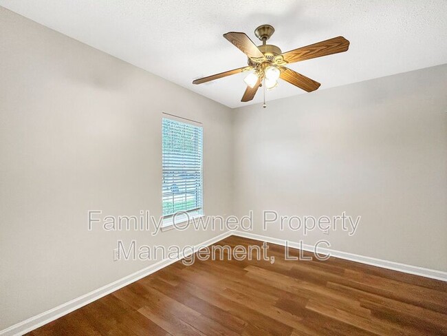 Photo - 112 Stewart Pl