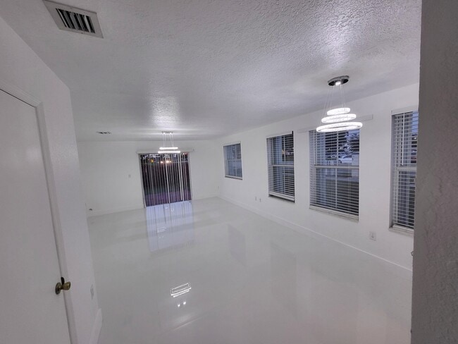 Photo - 19340 SW 103rd Ct