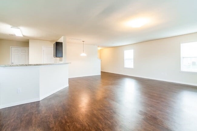 Photo - 6111 El Oro Dr