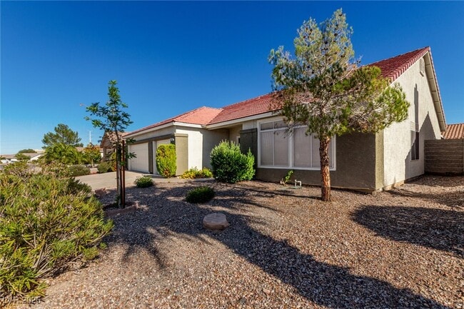 Building Photo - 330 John Henry Dr