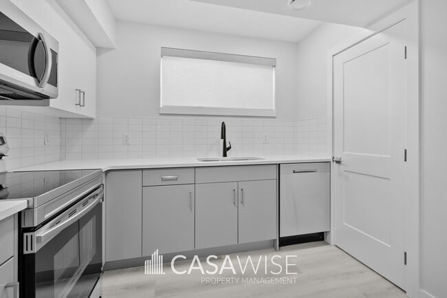 Photo - 10250-102157 157 St NW Unit Bsmt