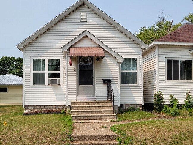 Street view. - 322 S 14th St Rental