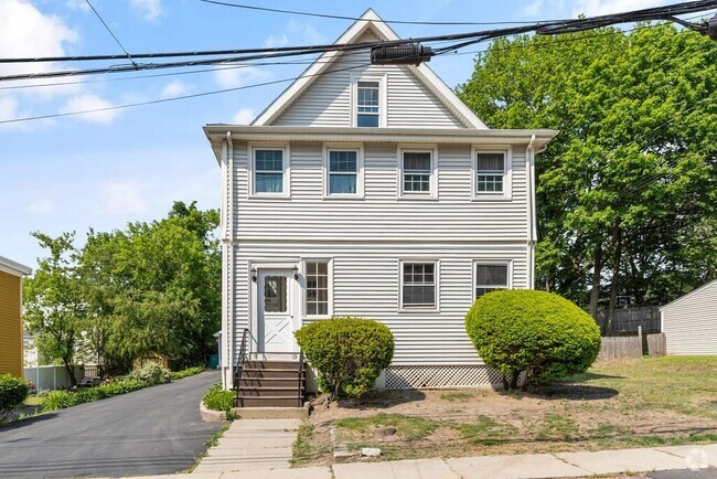 Building Photo - 13 Oak St Unit 1 Rental