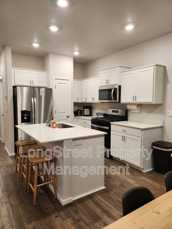 Photo - 412 Lost Lake St NE