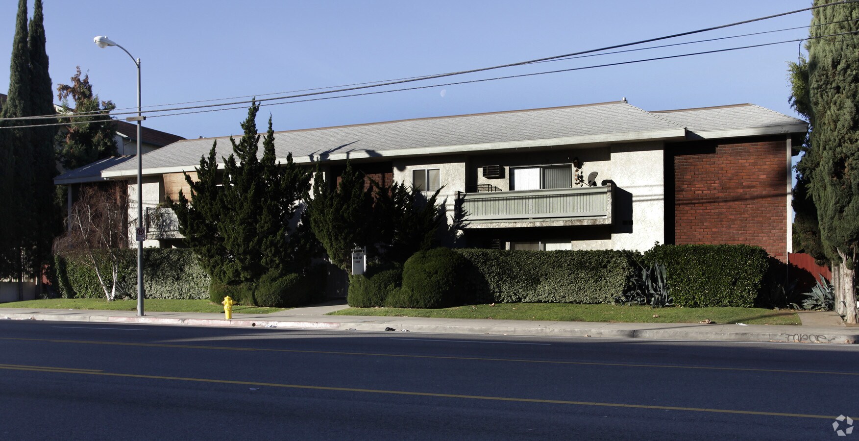 6167 Reseda Blvd - 6167 Reseda Blvd