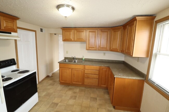 Photo - Large 2-Bed Upper Duplex