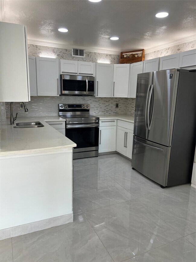 Photo - 13851 Oneida Dr Unit H1