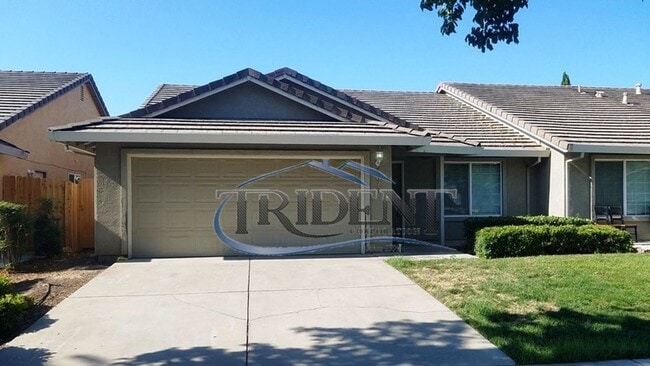 Building Photo - 3 bedroom, 2 bath Duplex/half-plex
