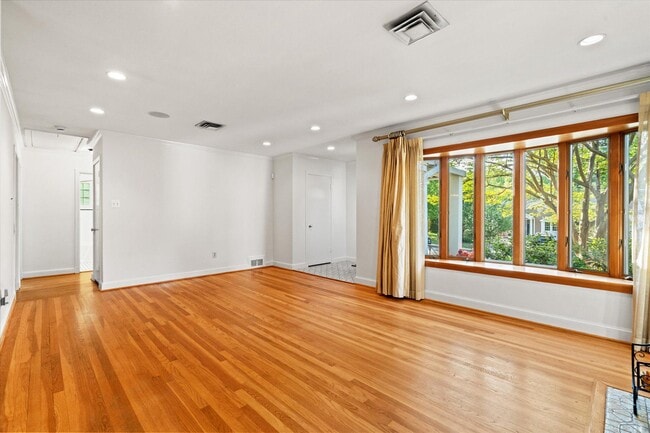 Photo - 500 Monticello Blvd