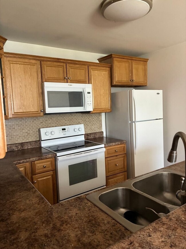 Building Photo - 6223 East Dr Unit 6223 #4