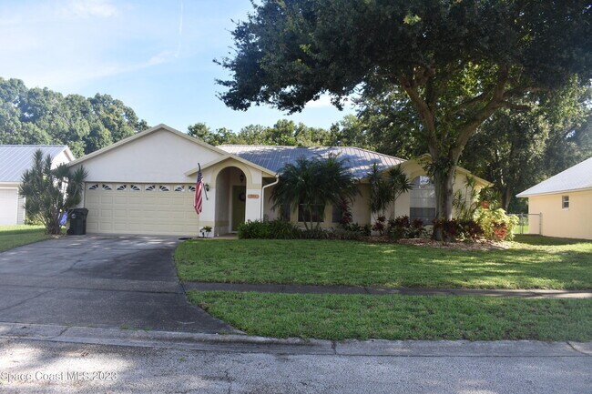 Photo - 890 Spirea Dr