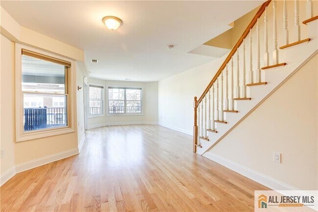 Photo - 112 N Broadway