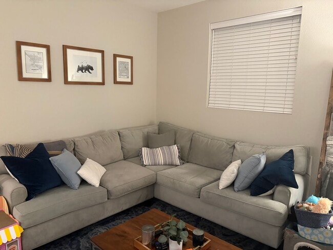 Photo - Modern 2-Bedroom Condo Near Downtown Sacra...