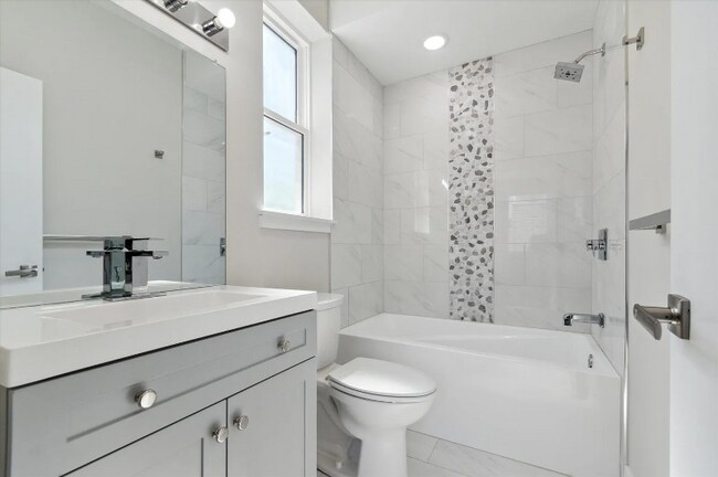 Photo - 723 N 35th St Condo