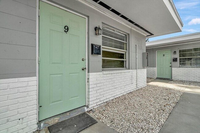 Building Photo - 6701 S West Shore Blvd Unit 6 Rental