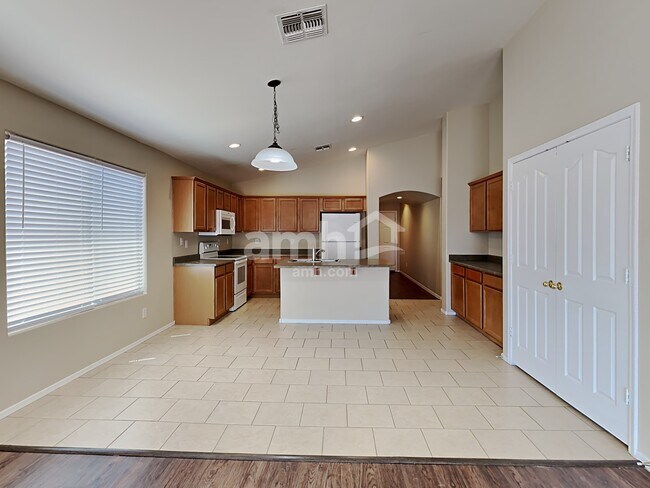 Photo - 417 W Dexter Way