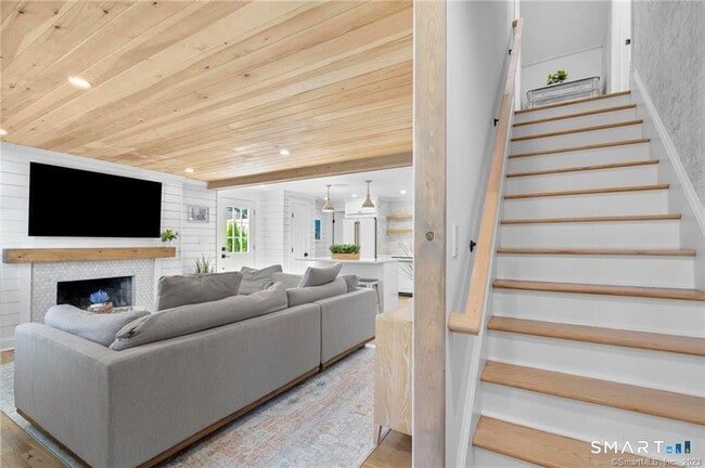 22 Oldfield Dr