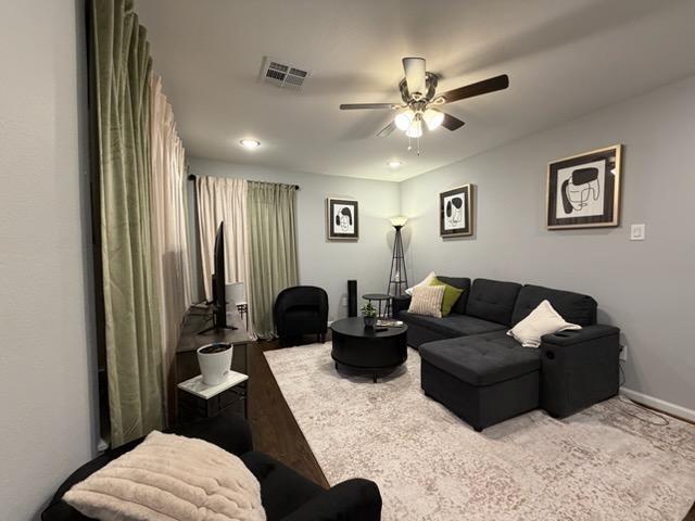 Photo - 317 E 39th St