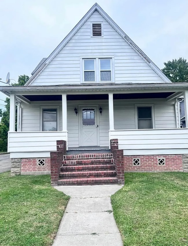 Building Photo - 39 Adams St