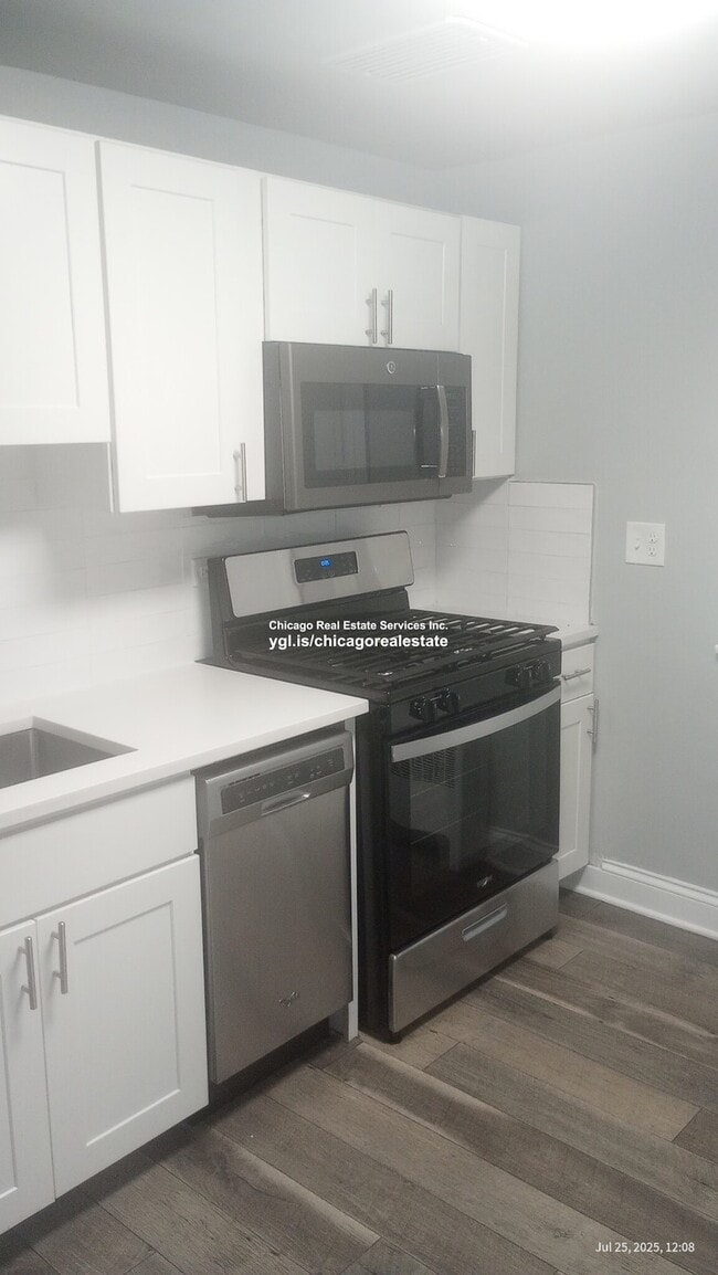 Building Photo - 2754 W North Shore Ave Unit 2W