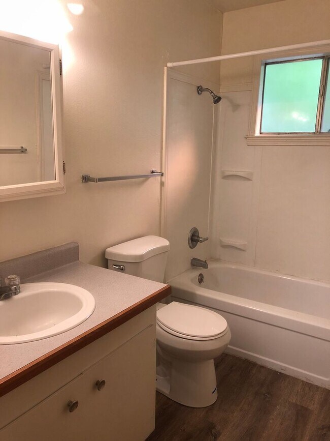 Photo - 626 W 1st Ave