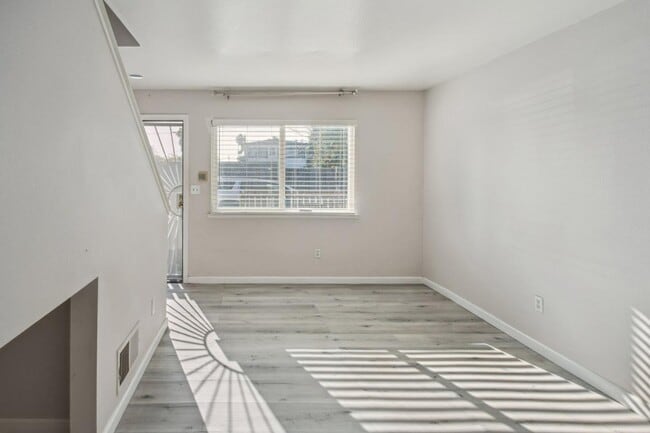 Photo - 5205 Foothill Blvd