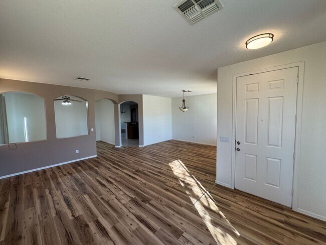 Photo - 1522 E Ebony Pl