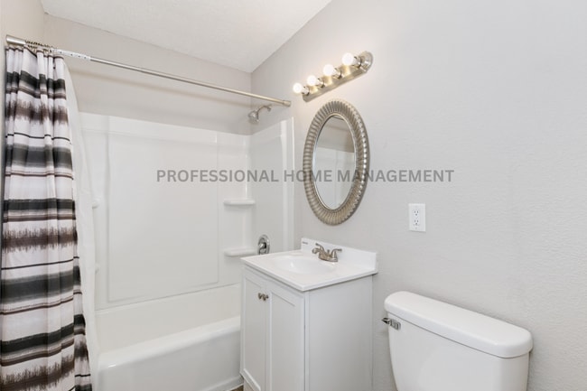 Photo - Updated 3 bed / 2 bath house With Exceptio...