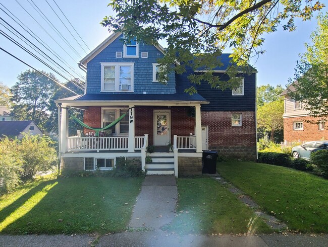 Building Photo - 3-Bedroom Student housing with 2 Parking S...