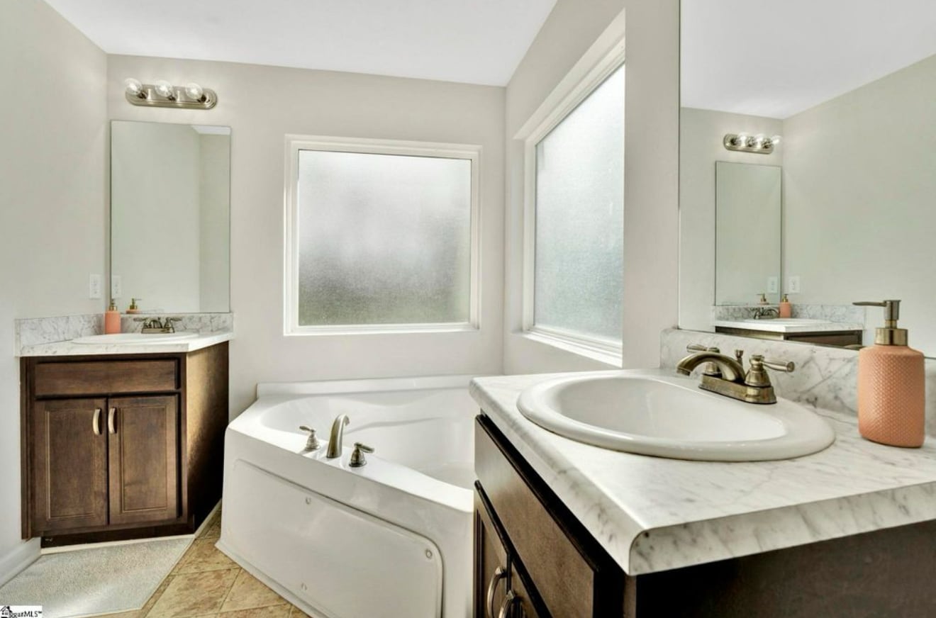 Photo - 106 Cloverdale Ln