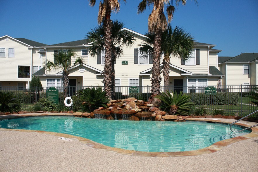 Chateaux Normandie Apartments For Rent in Houston, TX