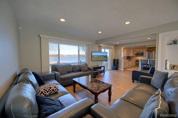 Photo - 3340 Windcroft St