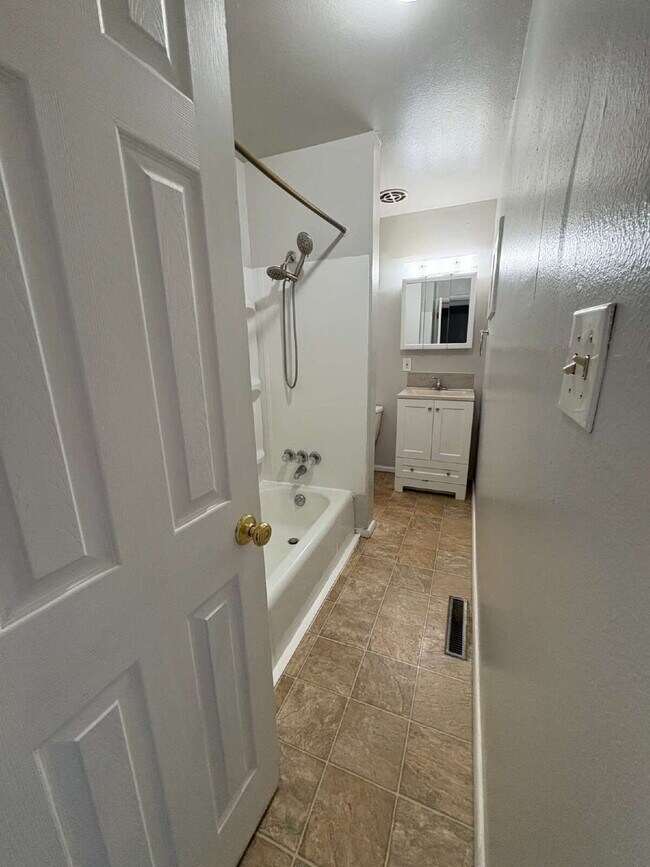 Photo - 2 bedroom duplex - Illinois