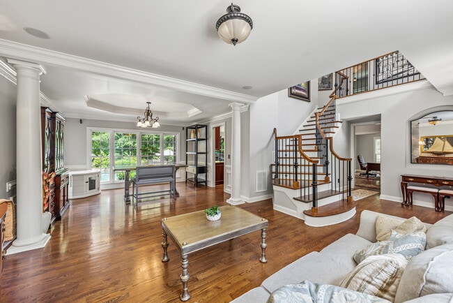 Photo - 405 Pondview Ct