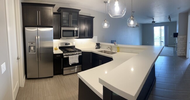 Building Photo - 810 S Dixie Dr Unit 2225 Rental