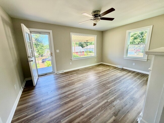 Photo - 203 Sunshine Ave