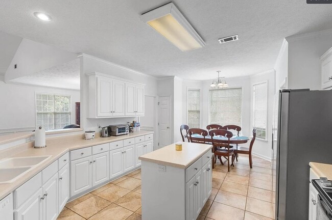 Photo - 394 Bainbridge Dr