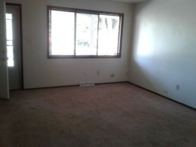 Photo - 3 bedroom, 2 bath House:  Available July 2...